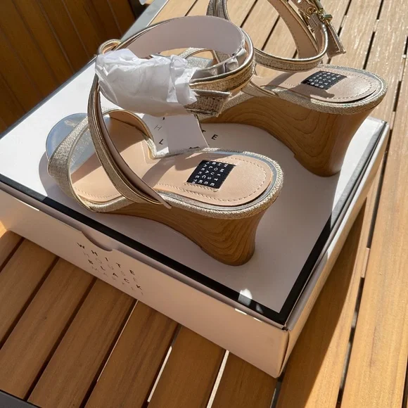 White House Black Market Kaylee Biscotti Wedge Heels *New With Tags* Sz 7M - Picture 3 of 4